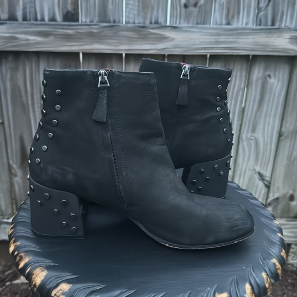 Naked Feet “strata” leather ankle boot, size 10 - Picture 9 of 12